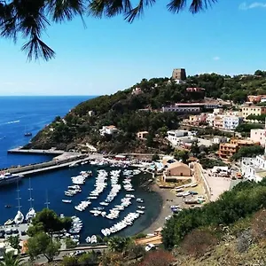 piccolo-e-grazioso-appartamento-al-centro-di-ustica.sicilyhotelsitaly.net/
